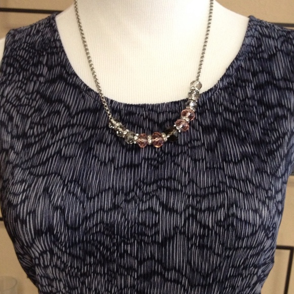 NWOT ---Banana republic top - Picture 2 of 4